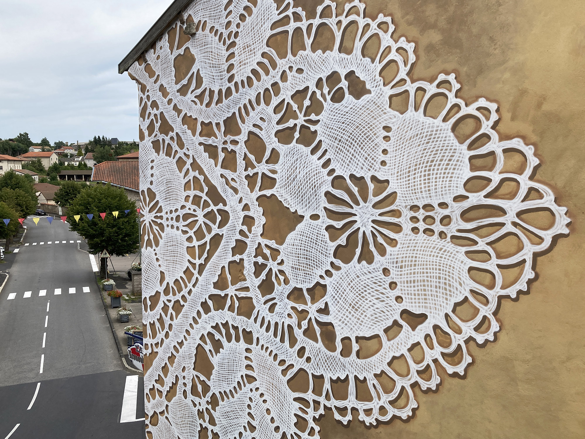 Ornate Murals by Nespoon Cloak Blank Facades in Traditional Lace Patterns –  香港美術設計協會