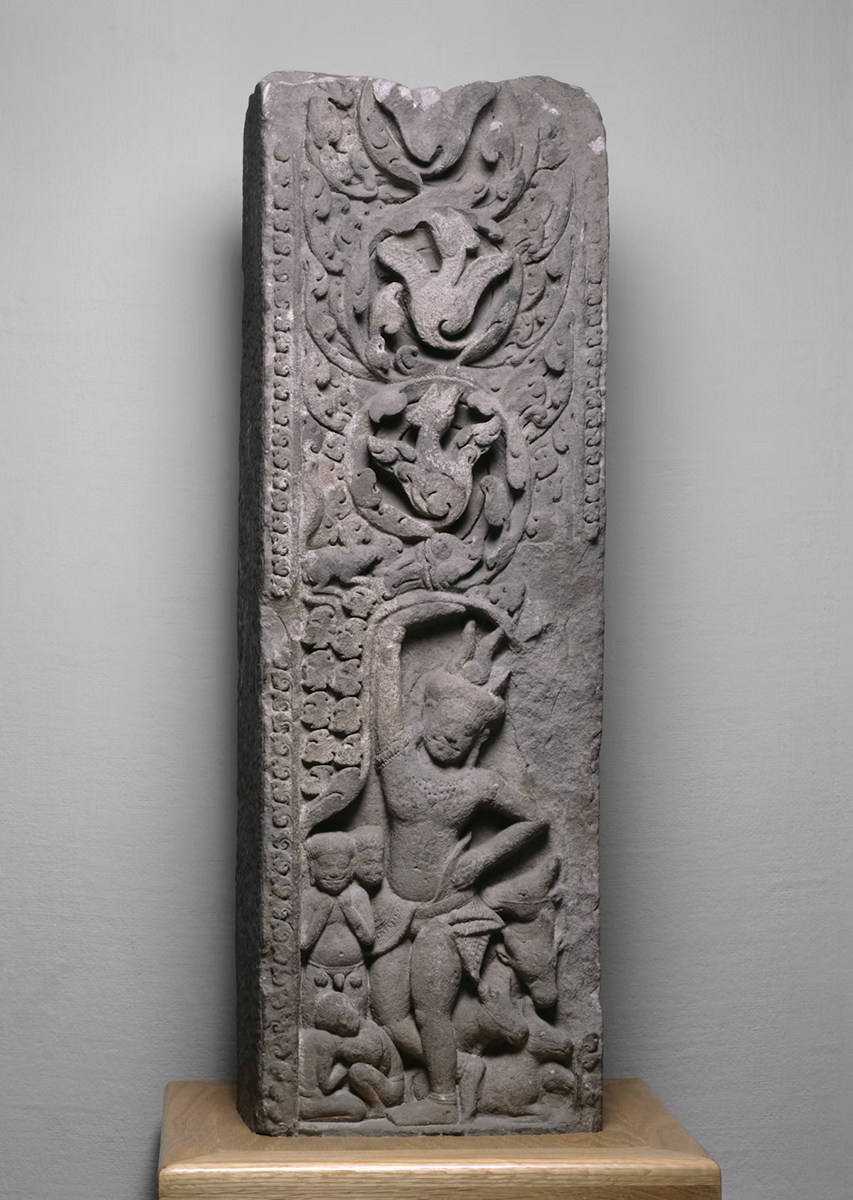 A 12th-century pilaster fragment returned by the Art Institute of Chicago to Thailand.