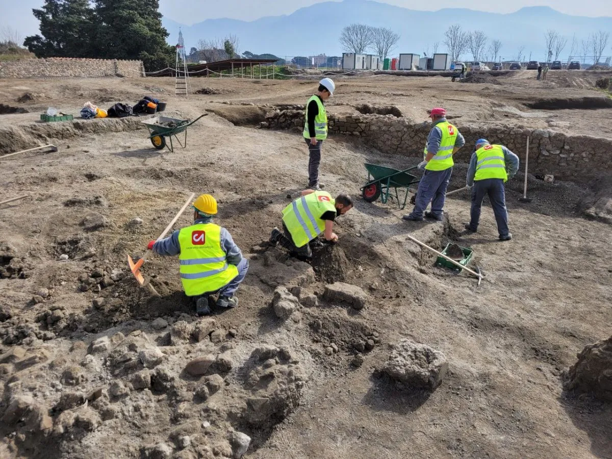 Archaeologists at work in Regio IX, Pompeii, Italy.